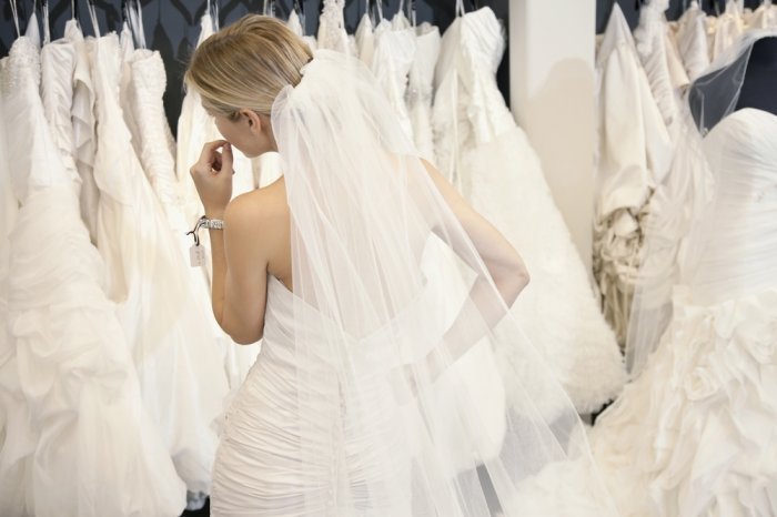 أخطاء شائعة تجنبيها عند إختيار فستان الزفاف